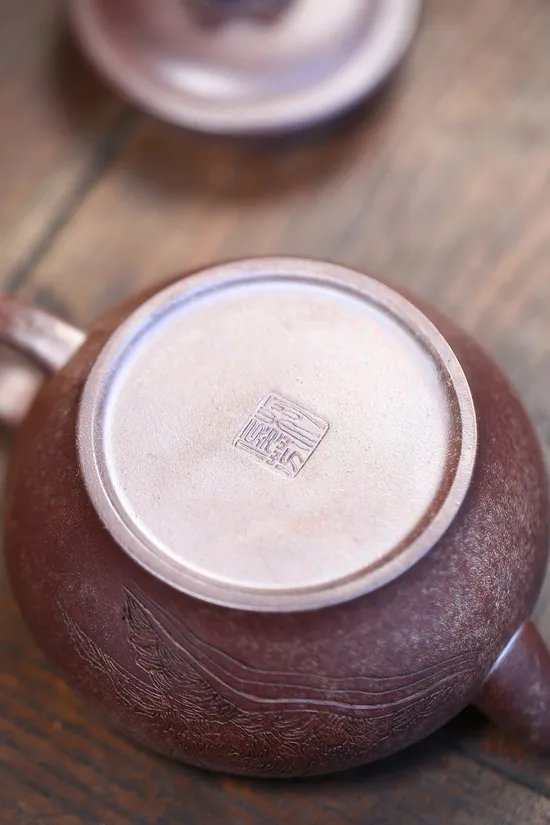 金蟾獻瑞紫砂壺 工藝美術師柯俊芬設計 1