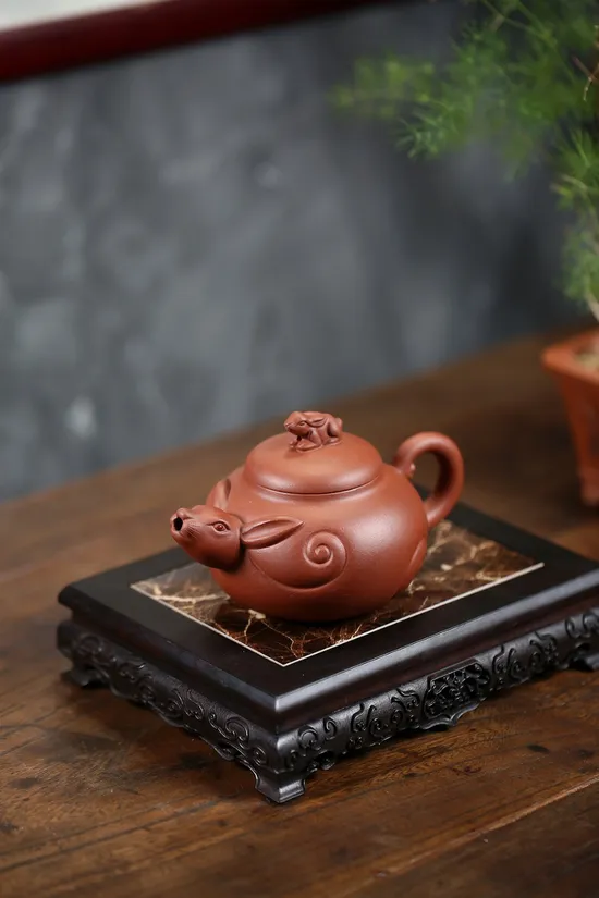 紫砂壺玉兔呈祥顧紹培高徒佳作 2