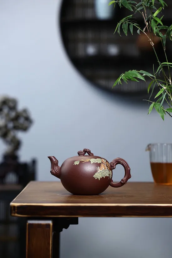 紫砂壺松鼠葡萄朱峰製作 2