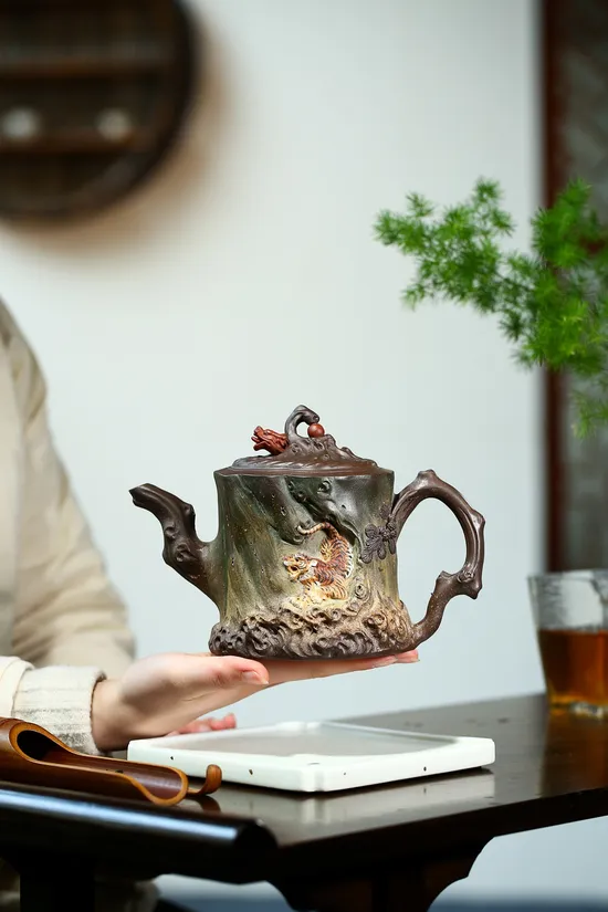 傅躍飛老師紫砂壺三色祥龍伏虎原礦老紫泥 1