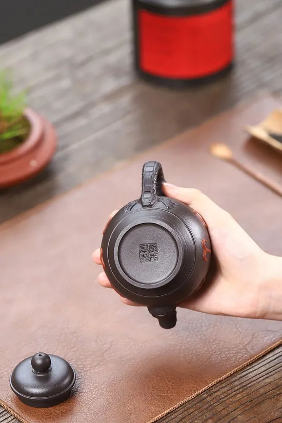 紫砂壺 遊龍戲珠 鮑玉華手工製作 2