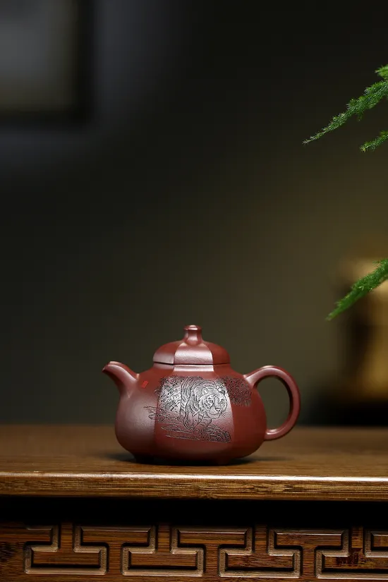 王芳老師紫砂七老傳人六方乳鼎壺 1