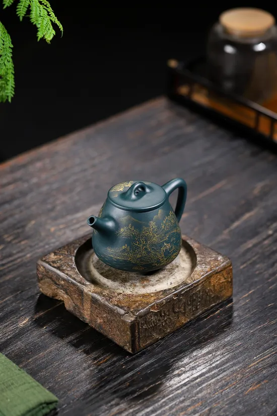 任瑞華紫砂壺金飾工藝收藏品 2