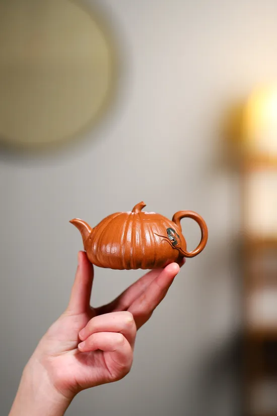 楊鵬紫砂壺 沉香泥精品 零售價格2400元 1