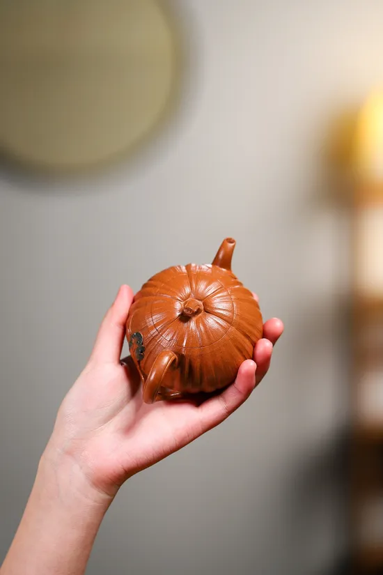 楊鵬紫砂壺 沉香泥精品 零售價格2400元 2