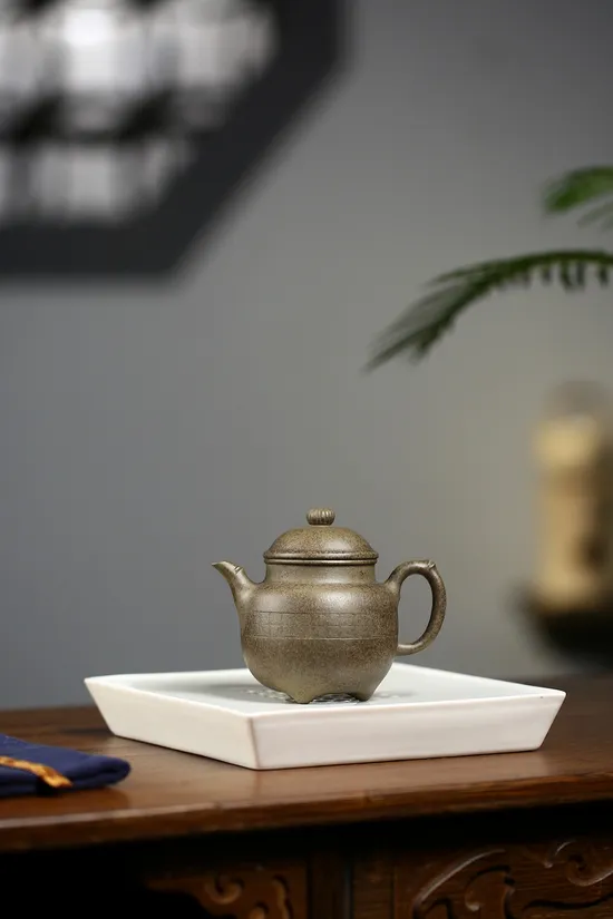 紫砂壺三足錦遠 鮑玉華手工製作 翡翠泥 1