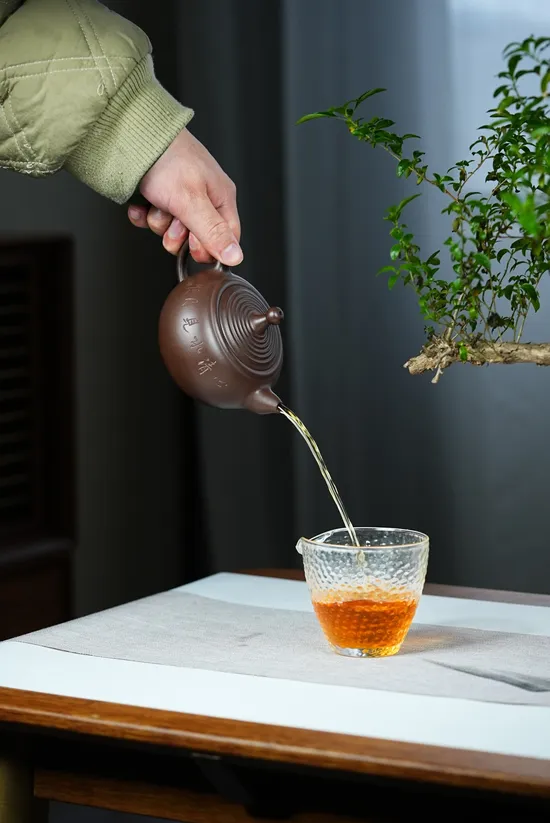 紫砂壺靜餘 3600元 周雲創作 1