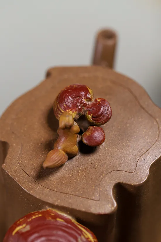 楊軍保紫砂壺松鼠靈芝精品老段260CC 1