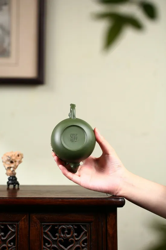 紫砂葡萄壺｜國傢級工藝美術師鮑玉華手工製作 2