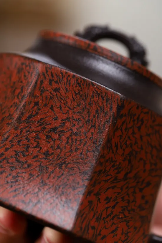 楊軍保紫砂壺六方祥瑞黑料絞泥250cc 1