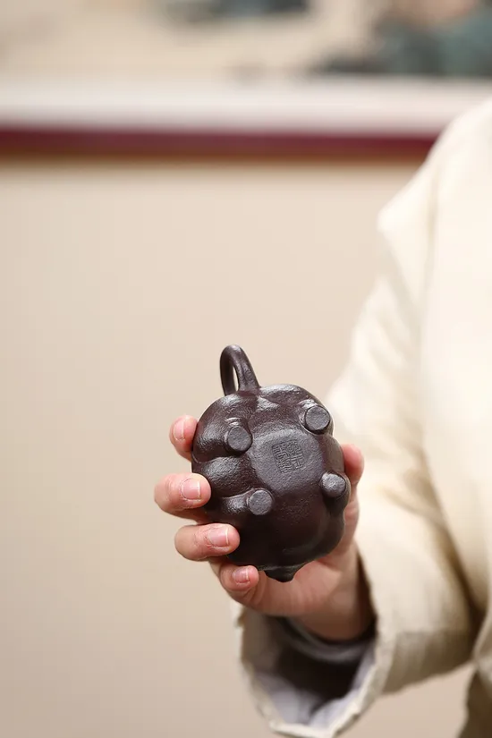 紫砂壺 雕工精緻 元寶豬 工藝美術師鮑玉華 2