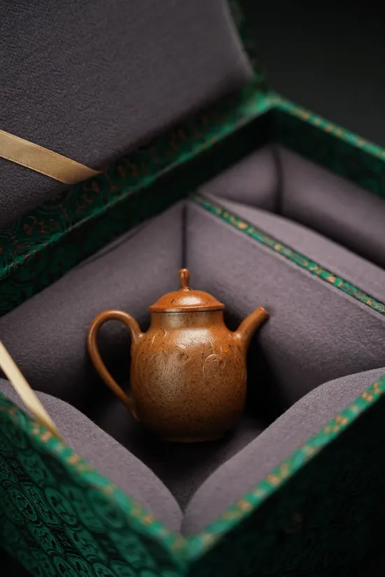 紫砂壺 執壺蓮韻 把玩器 60cc 黃金段古法柴燒 2