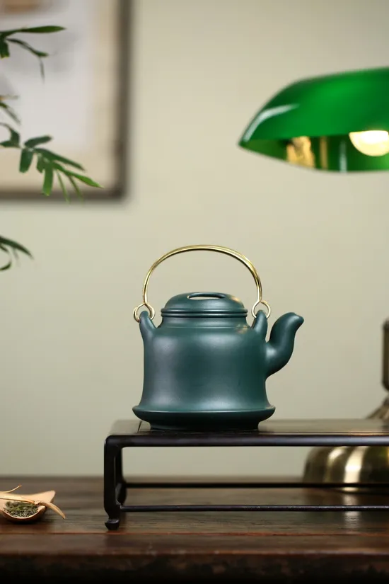 紫砂壺牛蓋提樑高工佳作 2