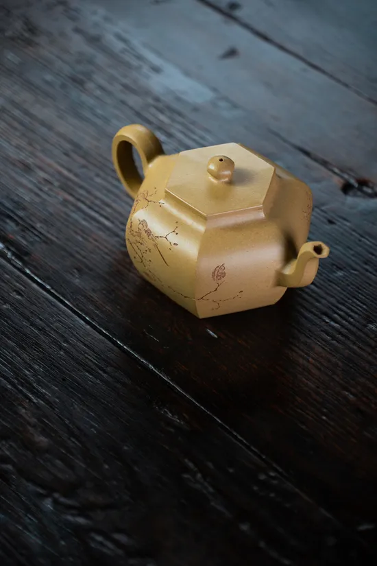 六方華尊吳安黃金段泥紫砂壺280cc 2