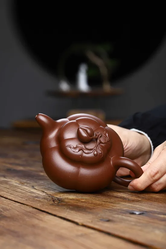 紫砂壺上合桃 260cc 高階工藝美術師劉瑩創作 2