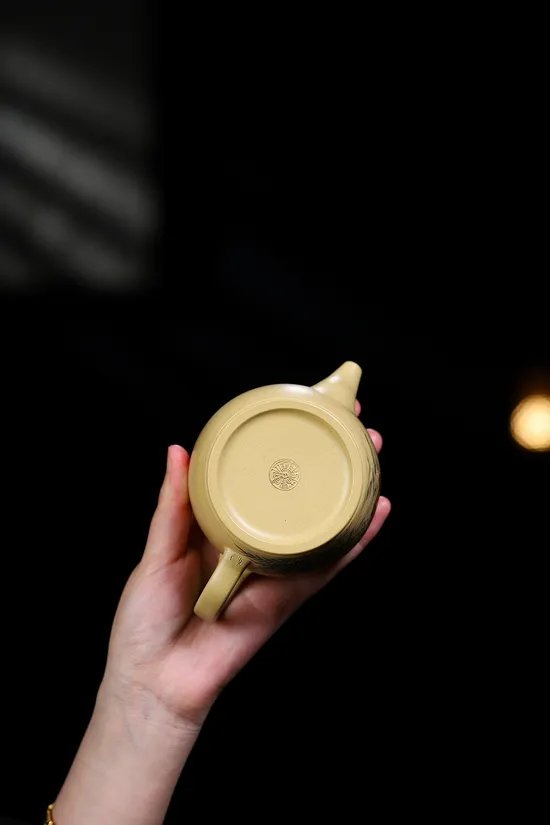 紫砂壺漢瓦款任瑞華裝飾原礦本山綠20cc 1