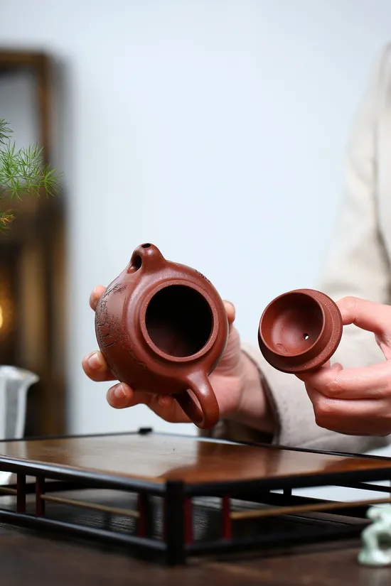 紫砂壺柯俊芬手工製作降坡泥茶具 2