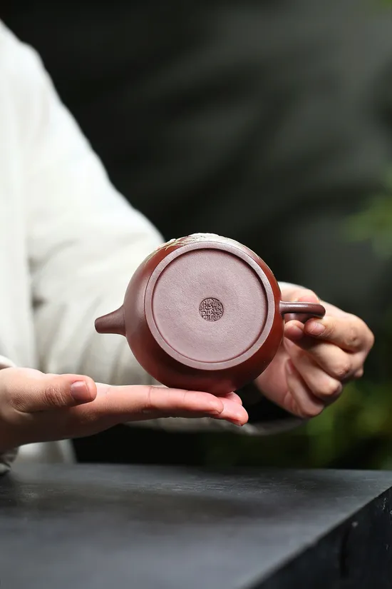 紫砂壺藝術收藏 美壺推薦 扁晨 原礦朱泥 工藝師鮑玉華 1