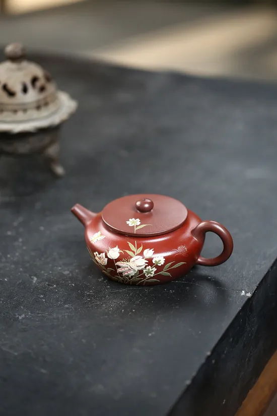 紫砂壺藝術收藏 美壺推薦 扁晨 原礦朱泥 工藝師鮑玉華 2