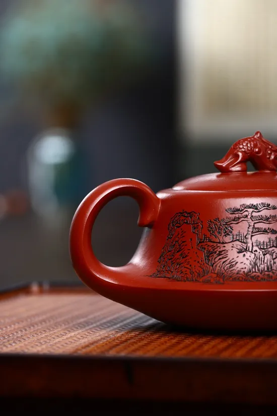 紫砂壺範建新國工精品通刻山水魚龍 1