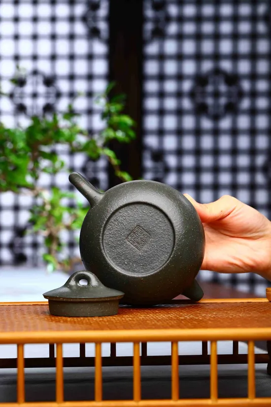 紫砂壺 狄姣姣 國家級工藝美術師 440cc 原礦翡翠綠泥 1